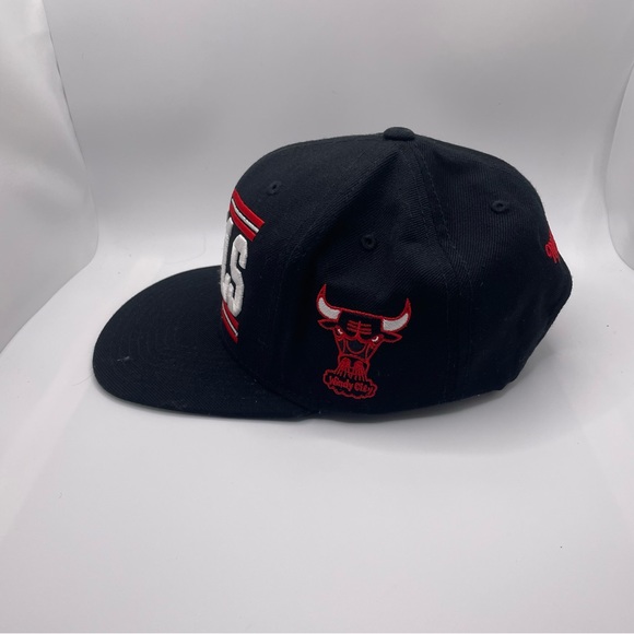 CHICAGO BULLS MITCHELL & NESS SNAPBACK HAT ADULT ADJUSTABLE Embroidered Black - Picture 2 of 8